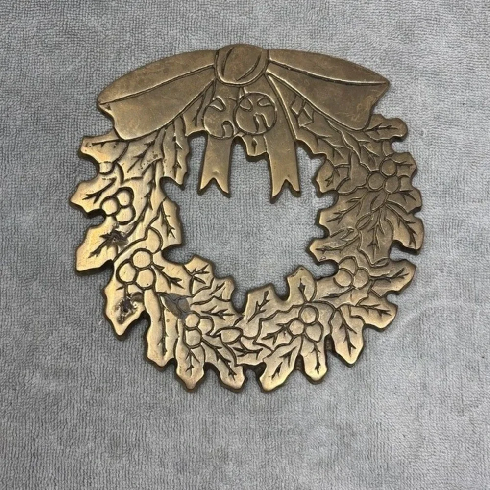 Vintage‎ Solid Brass Christmas Wreath Trivet Holly Bow Holiday Table Decor 7in